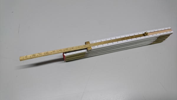Holzgliedermaßstab 2 m - mit verzinkter Messingzunge 20 cm - Farbe weiß / Import